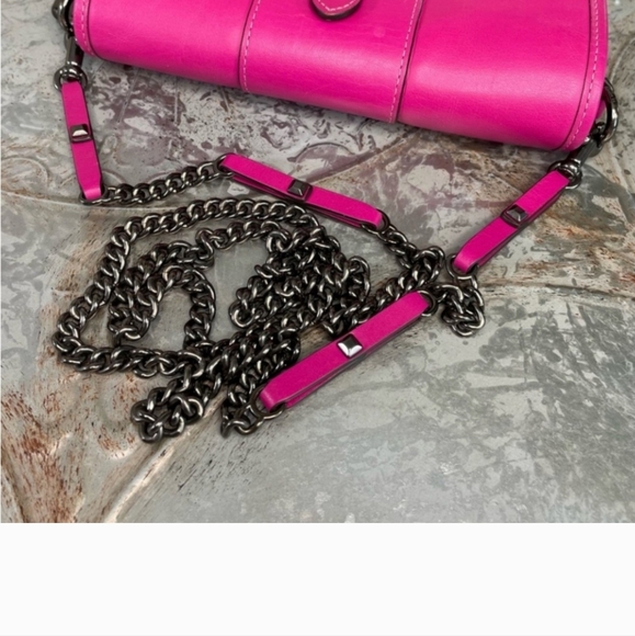 Coach, pink, glove tanned leather, with black gunmetal hardware. - Picture 8 of 13